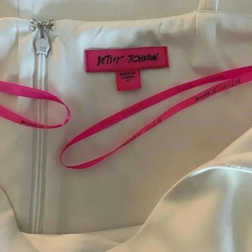 BETSEY JOHNSON OFF White/Ivory  SCUBA BOW DRESS size  12 - Picture 4 of 8